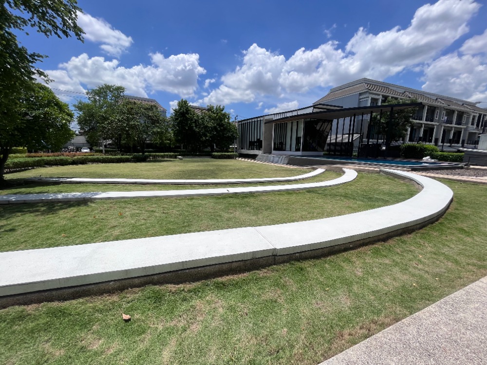 For SaleTownhomeRathburana, Suksawat : The best price! Baan Klang Muang Suksawat Townhome, 3 floors, fully furnished 20 sq wah., next to the main road and MRT station