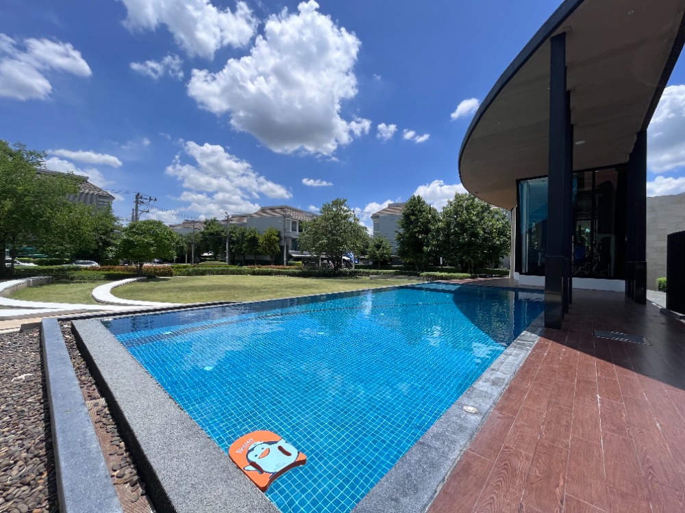 For SaleTownhomeRathburana, Suksawat : The best price! Baan Klang Muang Suksawat Townhome, 3 floors, fully furnished 20 sq wah., next to the main road and MRT station