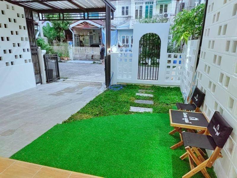 For SaleTownhomePathum Thani,Rangsit, Thammasat : 2-story townhouse, Piyawararom Village, Khlong 4, Rangsit-Nakhon Nayok, Thanyaburi, Dream World, Phra Ong Chao Sai Khlong 4. Bangna-Bang Pa-in Express line through the front of the village Lat Sawai-AC Market