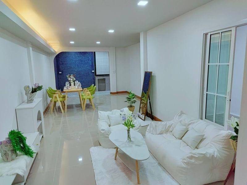 For SaleTownhomePathum Thani,Rangsit, Thammasat : 2-story townhouse, Piyawararom Village, Khlong 4, Rangsit-Nakhon Nayok, Thanyaburi, Dream World, Phra Ong Chao Sai Khlong 4. Bangna-Bang Pa-in Express line through the front of the village Lat Sawai-AC Market