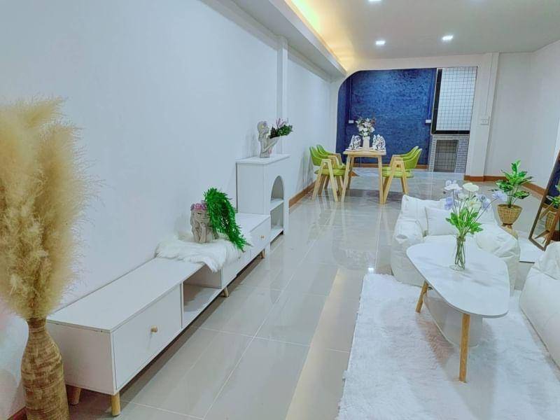 For SaleTownhomePathum Thani,Rangsit, Thammasat : 2-story townhouse, Piyawararom Village, Khlong 4, Rangsit-Nakhon Nayok, Thanyaburi, Dream World, Phra Ong Chao Sai Khlong 4. Bangna-Bang Pa-in Express line through the front of the village Lat Sawai-AC Market