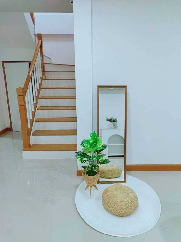 For SaleTownhomePathum Thani,Rangsit, Thammasat : 2-story townhouse, Piyawararom Village, Khlong 4, Rangsit-Nakhon Nayok, Thanyaburi, Dream World, Phra Ong Chao Sai Khlong 4. Bangna-Bang Pa-in Express line through the front of the village Lat Sawai-AC Market