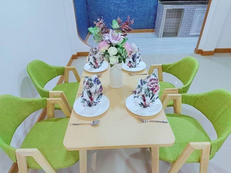 For SaleTownhomePathum Thani,Rangsit, Thammasat : 2-story townhouse, Piyawararom Village, Khlong 4, Rangsit-Nakhon Nayok, Thanyaburi, Dream World, Phra Ong Chao Sai Khlong 4. Bangna-Bang Pa-in Express line through the front of the village Lat Sawai-AC Market