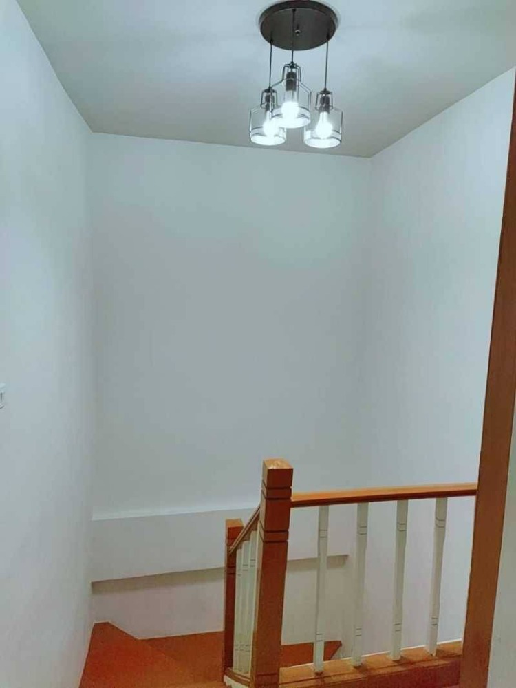 For SaleTownhomePathum Thani,Rangsit, Thammasat : 2-story townhouse, Piyawararom Village, Khlong 4, Rangsit-Nakhon Nayok, Thanyaburi, Dream World, Phra Ong Chao Sai Khlong 4. Bangna-Bang Pa-in Express line through the front of the village Lat Sawai-AC Market