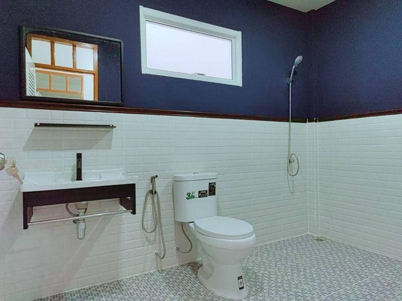 For SaleTownhomePathum Thani,Rangsit, Thammasat : 2-story townhouse, Piyawararom Village, Khlong 4, Rangsit-Nakhon Nayok, Thanyaburi, Dream World, Phra Ong Chao Sai Khlong 4. Bangna-Bang Pa-in Express line through the front of the village Lat Sawai-AC Market