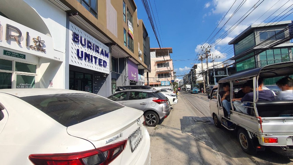 ขายอาคารพาณิชย์ลาดพร้าว เซ็นทรัลลาดพร้าว : ขายอาคารพาณิชย์ โฮมออฟฟิศ 3.5 ชั้น   2 หลังติดกัน (ขายพร้อมผู้เช่า)  โครงการ ADD AP19  ตั้งอยู่ซอยวิภาวดี16 (ซอยโชคชัยร่วมมิตร) ใกล้ย่านธุรกิจ เดินทางสะดวก เข้าออกได้หลายเส้นทาง ถ.วิภาวดีรังสิต, ถ.รัชดาภิเษก, MRTลาดพร้าว