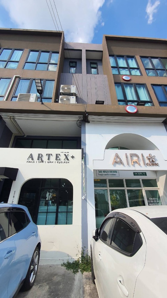 ขายอาคารพาณิชย์ลาดพร้าว เซ็นทรัลลาดพร้าว : ขายอาคารพาณิชย์ โฮมออฟฟิศ 3.5 ชั้น   2 หลังติดกัน (ขายพร้อมผู้เช่า)  โครงการ ADD AP19  ตั้งอยู่ซอยวิภาวดี16 (ซอยโชคชัยร่วมมิตร) ใกล้ย่านธุรกิจ เดินทางสะดวก เข้าออกได้หลายเส้นทาง ถ.วิภาวดีรังสิต, ถ.รัชดาภิเษก, MRTลาดพร้าว