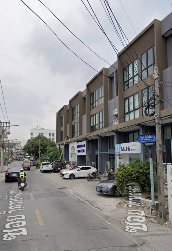 ขายอาคารพาณิชย์ลาดพร้าว เซ็นทรัลลาดพร้าว : ขายอาคารพาณิชย์ โฮมออฟฟิศ 3.5 ชั้น   2 หลังติดกัน (ขายพร้อมผู้เช่า)  โครงการ ADD AP19  ตั้งอยู่ซอยวิภาวดี16 (ซอยโชคชัยร่วมมิตร) ใกล้ย่านธุรกิจ เดินทางสะดวก เข้าออกได้หลายเส้นทาง ถ.วิภาวดีรังสิต, ถ.รัชดาภิเษก, MRTลาดพร้าว