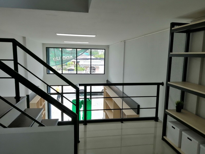 ขายอาคารพาณิชย์ลาดพร้าว เซ็นทรัลลาดพร้าว : ขายอาคารพาณิชย์ โฮมออฟฟิศ 3.5 ชั้น   2 หลังติดกัน (ขายพร้อมผู้เช่า)  โครงการ ADD AP19  ตั้งอยู่ซอยวิภาวดี16 (ซอยโชคชัยร่วมมิตร) ใกล้ย่านธุรกิจ เดินทางสะดวก เข้าออกได้หลายเส้นทาง ถ.วิภาวดีรังสิต, ถ.รัชดาภิเษก, MRTลาดพร้าว