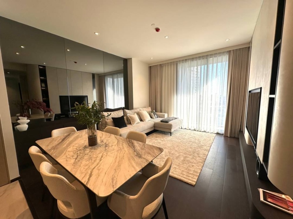 For SaleCondoSukhumvit, Asoke, Thonglor : 💫Sell with tenant til 1/1/26
Modern 3-beds in the heart of Thonglor, LAVIQ SUKHUMVIT 57. High ceilings, beautiful views, spacious bedrooms with corner windows.
