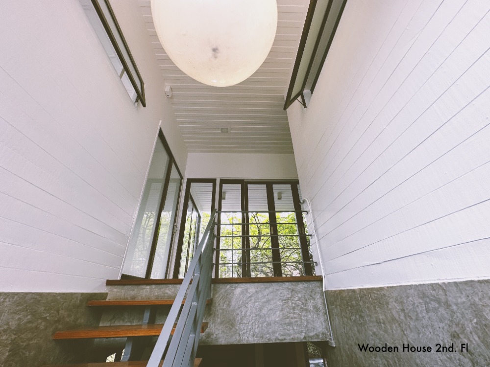 ให้เช่าสำนักงานรัชดา ห้วยขวาง : อาคารสำนักงานให้เช่า พื้นที่ใช้สอย 1,200 ตร.ม. | 2 อาคารบนที่ดิน 231 ตร.ว. | รีโนเวทใหม่ทั้งหลัง | ใกล้ MRT ลาดพร้าว 1.5 กม. | ที่จอดรถ 10–18 คัน