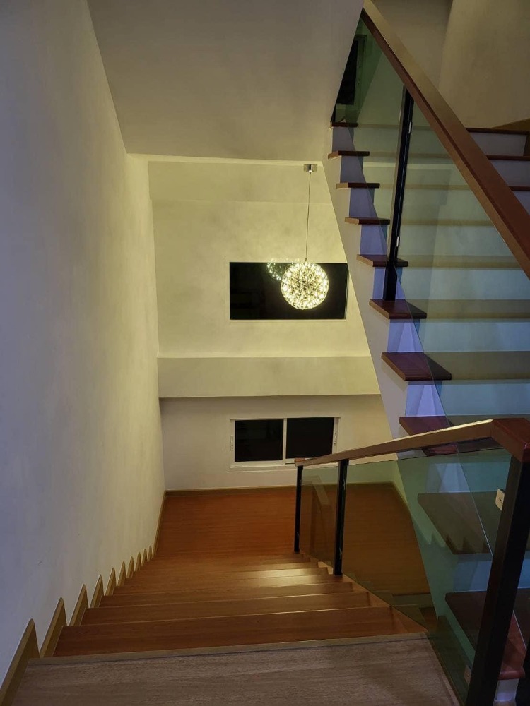 ● Modern style ● 3 storey single house 167.00 sq m. | 4 beds 4 parking | Near Bang Khae Piram Park 9 mins, Victoria Gardens 12 mins. Loading...