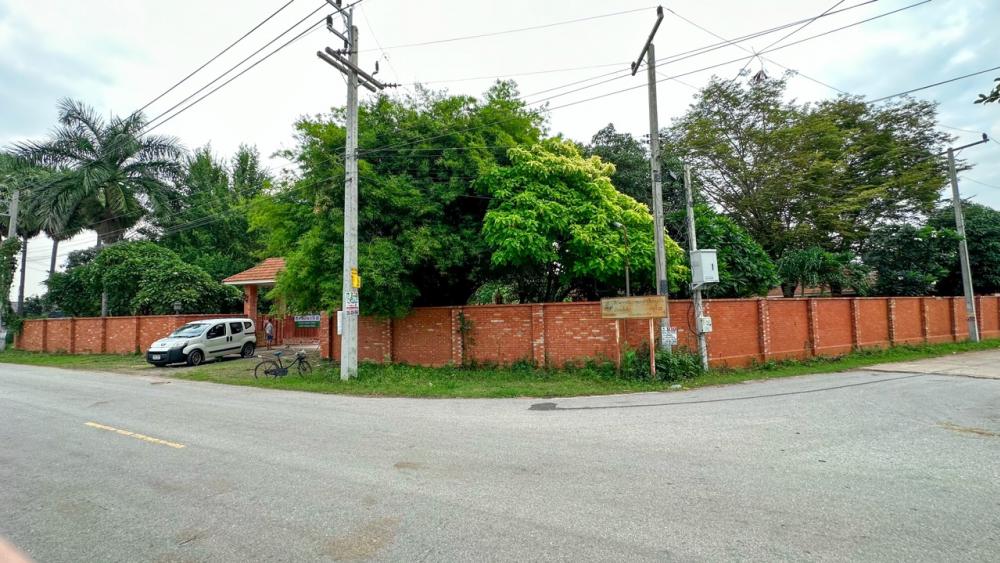 For SaleHouseCha-am Phetchaburi : Single-storey detached house for sale, area 3 rai, well fenced, with concrete road on 2 sides, near Puktian Beach and Cha-am Beach. The house is located in Nong Chok Subdistrict, Tha Yang District, Phetchaburi Province.