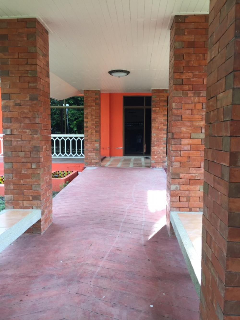 For SaleHouseCha-am Phetchaburi : Single-storey detached house for sale, area 3 rai, well fenced, with concrete road on 2 sides, near Puktian Beach and Cha-am Beach. The house is located in Nong Chok Subdistrict, Tha Yang District, Phetchaburi Province.
