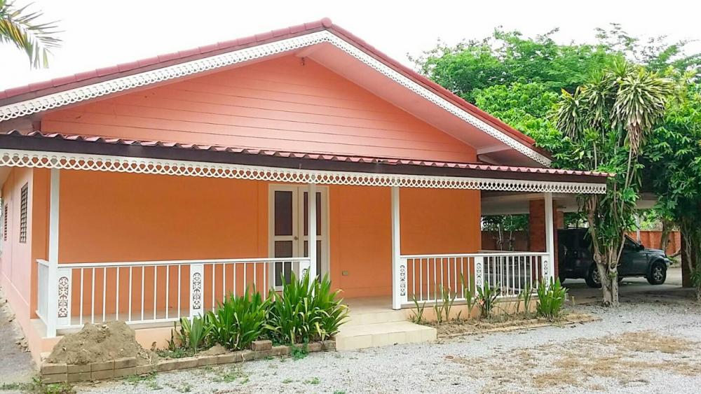 For SaleHouseCha-am Phetchaburi : Single-storey detached house for sale, area 3 rai, well fenced, with concrete road on 2 sides, near Puktian Beach and Cha-am Beach. The house is located in Nong Chok Subdistrict, Tha Yang District, Phetchaburi Province.
