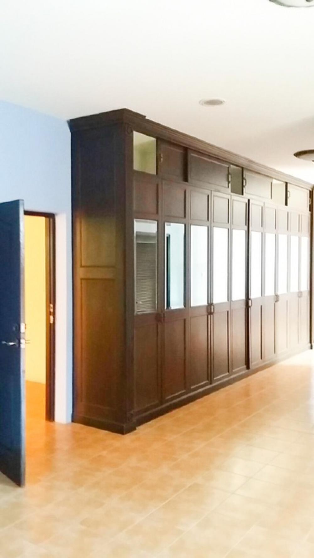 For SaleHouseCha-am Phetchaburi : Single-storey detached house for sale, area 3 rai, well fenced, with concrete road on 2 sides, near Puktian Beach and Cha-am Beach. The house is located in Nong Chok Subdistrict, Tha Yang District, Phetchaburi Province.