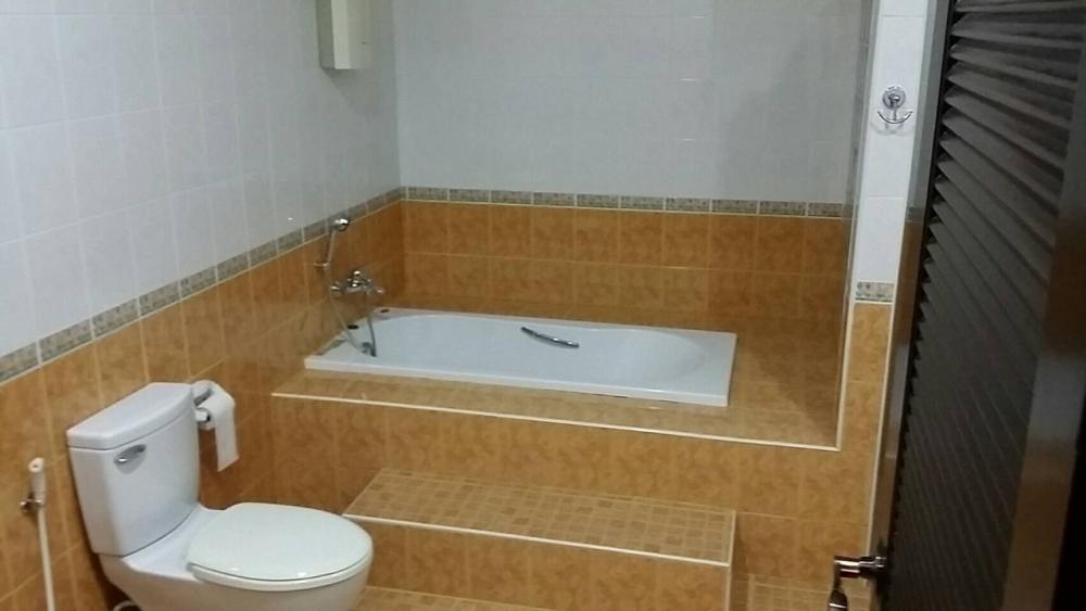 For SaleHouseCha-am Phetchaburi : Single-storey detached house for sale, area 3 rai, well fenced, with concrete road on 2 sides, near Puktian Beach and Cha-am Beach. The house is located in Nong Chok Subdistrict, Tha Yang District, Phetchaburi Province.