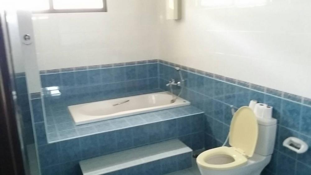 For SaleHouseCha-am Phetchaburi : Single-storey detached house for sale, area 3 rai, well fenced, with concrete road on 2 sides, near Puktian Beach and Cha-am Beach. The house is located in Nong Chok Subdistrict, Tha Yang District, Phetchaburi Province.