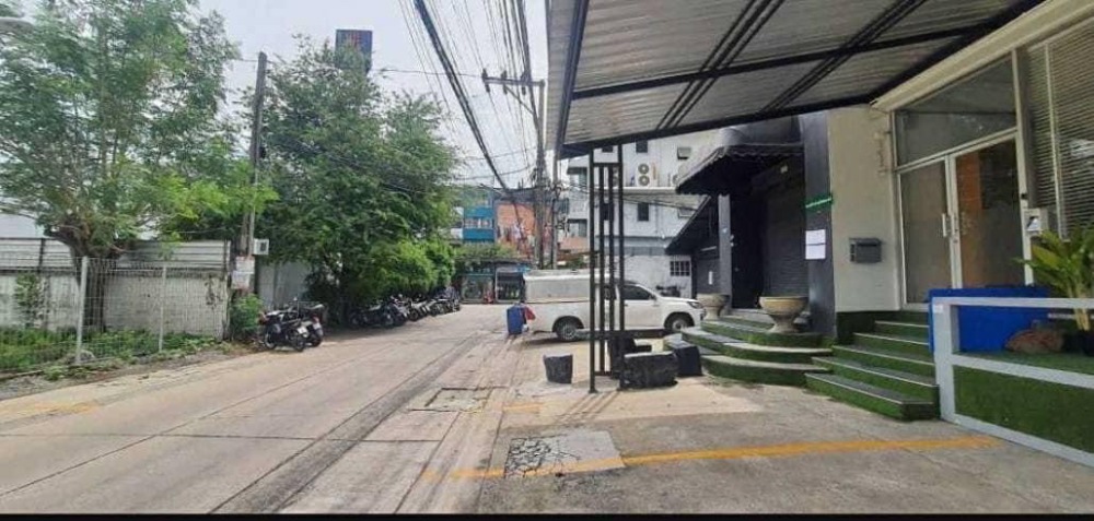 Home office 4.5 floors, 85 sq.w. | Ramkhamhaeng Soi 39 | Opposite SC Park Hotel | Near Golden Place Rama 9 3 minutes, The Scene 3 minutes. Loading...