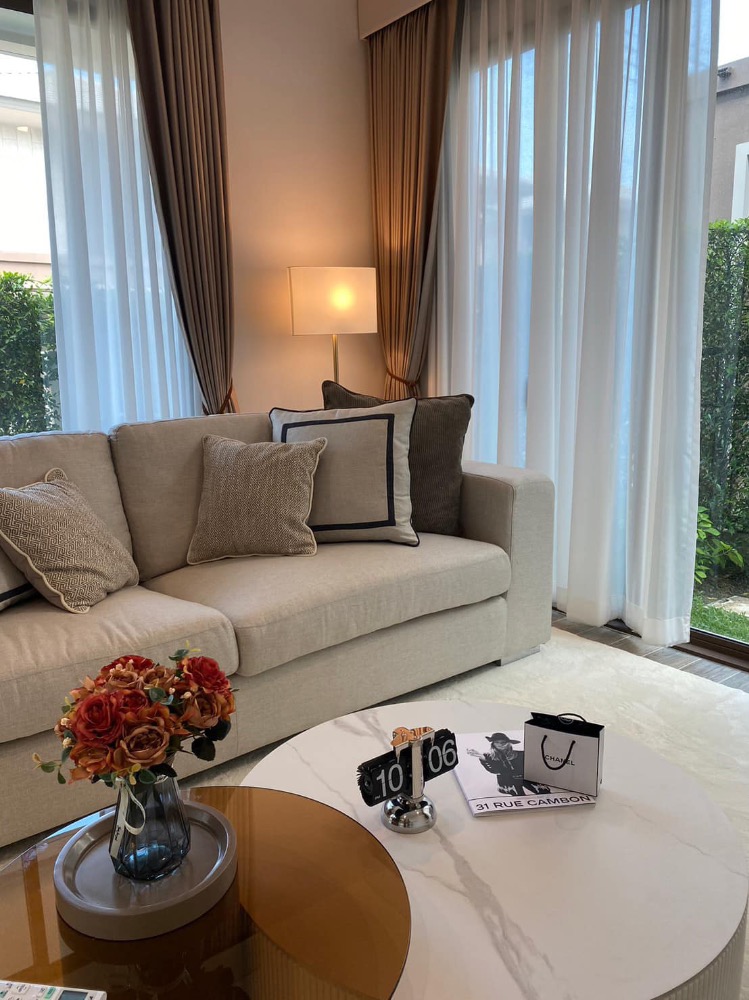 For RentHousePattanakan, Srinakarin : Single house for sale in Burasiri Village, Krungthep Kreetha, decorated and ready to move in. (The new house has never been occupied.)