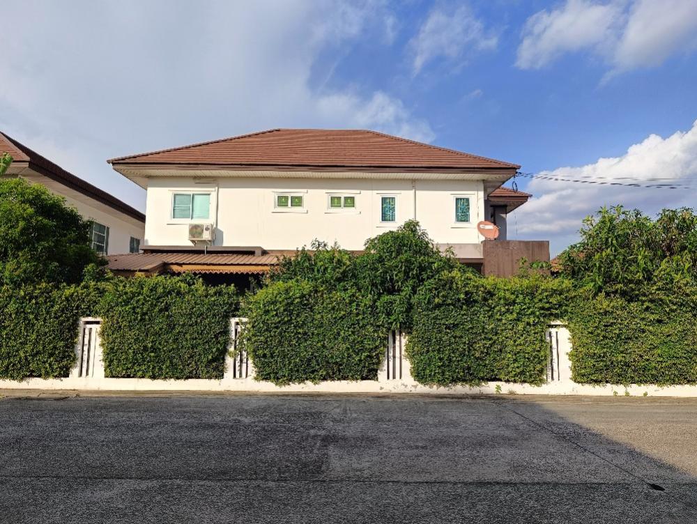 ขายบ้านโคราช นครราชสีมา : ขายหรือเช่าบ้านเดี่ยวสองชั้น โครงการเดอะเบสท์ ตัวเมืองโคราช เนื้อที่ใช้สอยประมาณ 375 ตรม. พื้นที่ 99.2 ตรว. ใกล้มอเตอร์เวย์ และสถานีรถไฟความเร็วสูงที่กำลังสร้าง ใกล้ถนนมิตรภาพแค่ 500 ม.