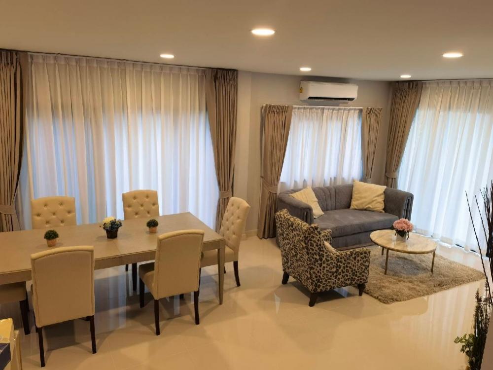 For RentHouseLadkrabang, Suwannaphum Airport : 🌺The Centro Bangna, great location, near Mega Bangna and many international schools such as ConcordianInternational School, only 1 km away, BerkleyInternational School, American internationalschool. Furniture, new house