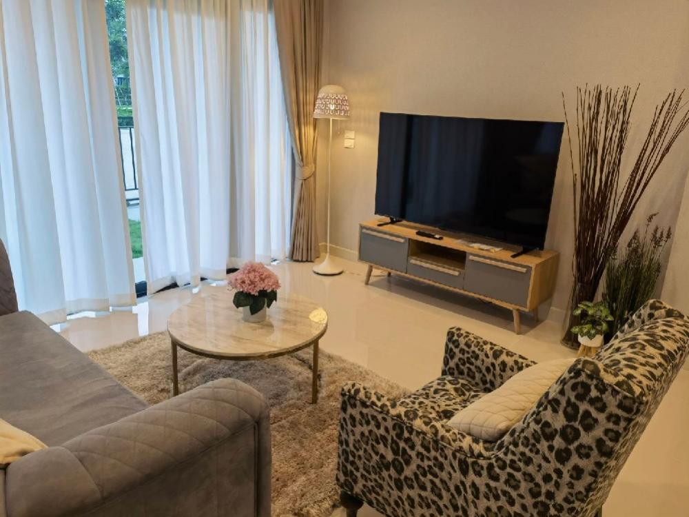 For RentHouseLadkrabang, Suwannaphum Airport : 🌺The Centro Bangna, great location, near Mega Bangna and many international schools such as ConcordianInternational School, only 1 km away, BerkleyInternational School, American internationalschool. Furniture, new house