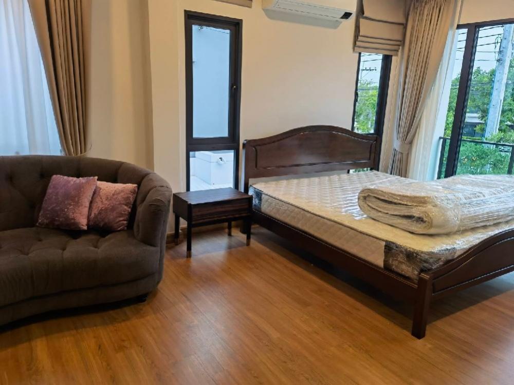 For RentHouseLadkrabang, Suwannaphum Airport : 🌺The Centro Bangna, great location, near Mega Bangna and many international schools such as ConcordianInternational School, only 1 km away, BerkleyInternational School, American internationalschool. Furniture, new house