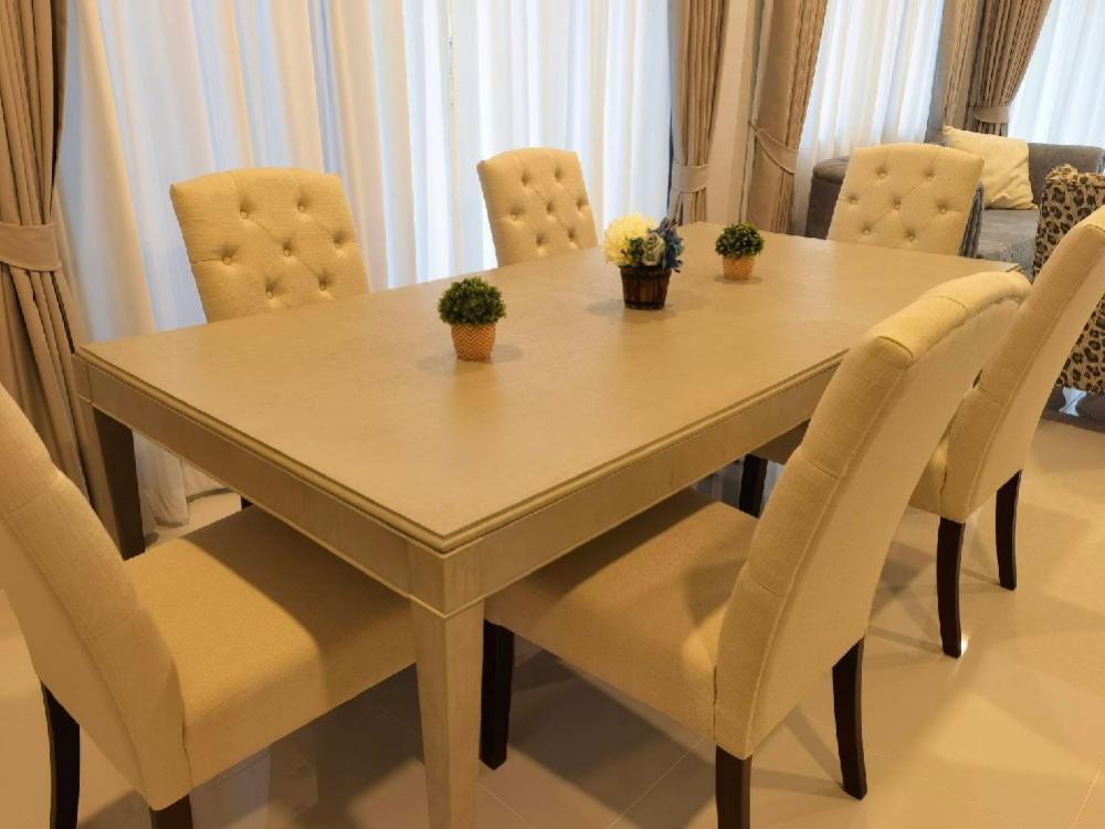 For RentHouseLadkrabang, Suwannaphum Airport : 🌺The Centro Bangna, great location, near Mega Bangna and many international schools such as ConcordianInternational School, only 1 km away, BerkleyInternational School, American internationalschool. Furniture, new house