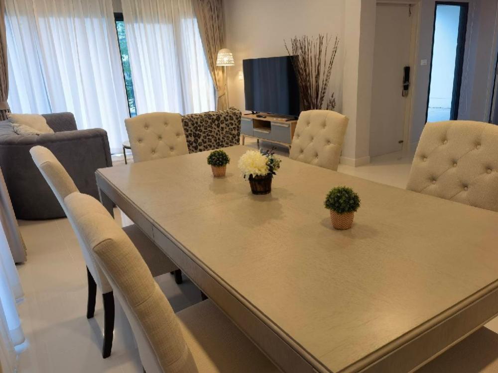 For RentHouseLadkrabang, Suwannaphum Airport : 🌺The Centro Bangna, great location, near Mega Bangna and many international schools such as ConcordianInternational School, only 1 km away, BerkleyInternational School, American internationalschool. Furniture, new house