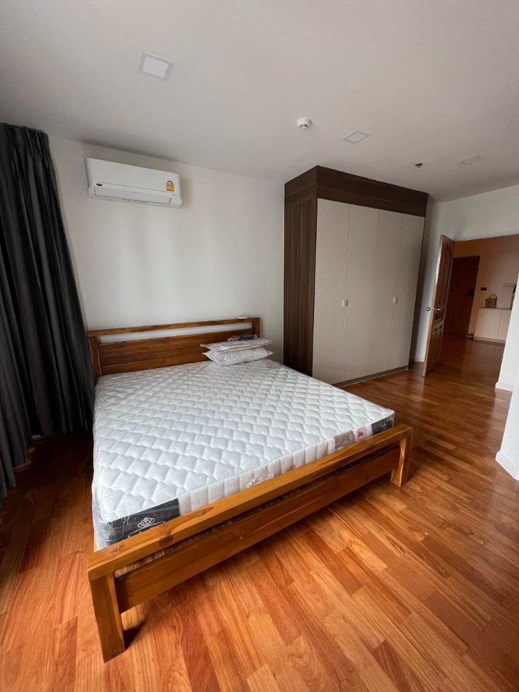 For RentCondoRatchathewi,Phayathai : Pathumwan Resort【𝐑𝐄𝐍𝐓】🔥 Classic style decoration room, wood tone, very wide area! Complete appliances Near MRT Bangplad 🔥 Contact Line ID: @hacondo