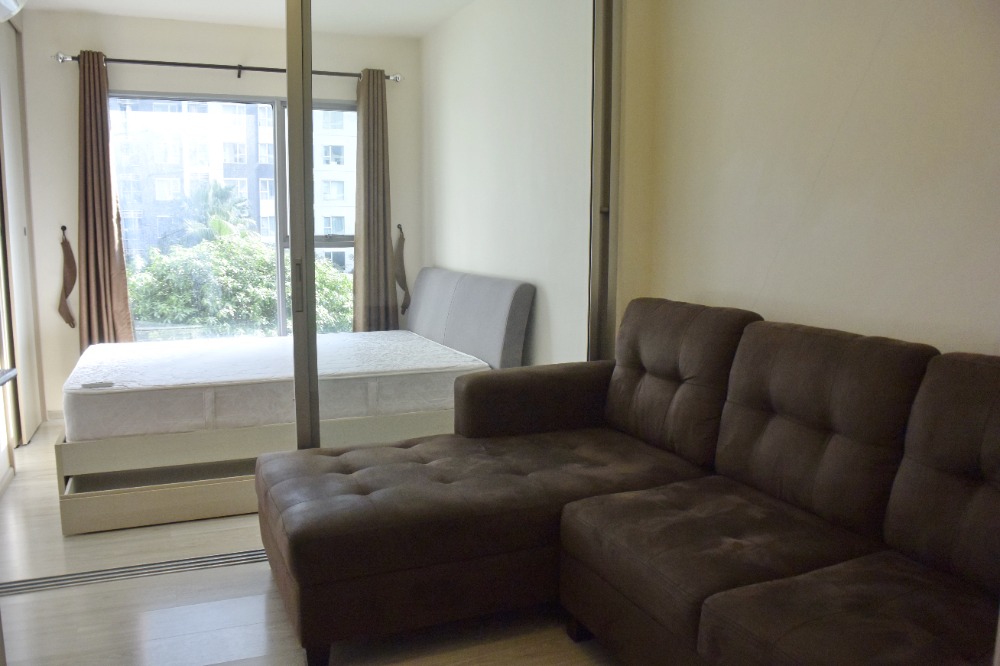 For RentCondoRattanathibet, Sanambinna : For rent, Aspire 2, in front of the room, wont hit anyone, the whole tire strip. There is a washing machine provided.