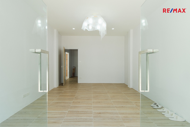 ขายอาคารพาณิชย์สุขุมวิท อโศก ทองหล่อ : ขาย/เช่า ตึกแถวรีโนเวทใหม่ เป็นสำนักงานพร้อมที่อยู่อาศัย ซอยอ่อนนุช70/1, สุขุมวิท77, ประเวศ 57, กรุงเทพ