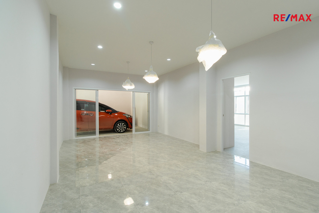 ขายอาคารพาณิชย์สุขุมวิท อโศก ทองหล่อ : ขาย/เช่า ตึกแถวรีโนเวทใหม่ เป็นสำนักงานพร้อมที่อยู่อาศัย ซอยอ่อนนุช70/1, สุขุมวิท77, ประเวศ 57, กรุงเทพ