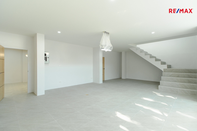 ขายอาคารพาณิชย์สุขุมวิท อโศก ทองหล่อ : ขาย/เช่า ตึกแถวรีโนเวทใหม่ เป็นสำนักงานพร้อมที่อยู่อาศัย ซอยอ่อนนุช70/1, สุขุมวิท77, ประเวศ 57, กรุงเทพ