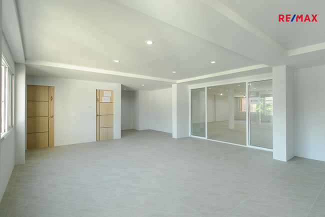 ขายอาคารพาณิชย์สุขุมวิท อโศก ทองหล่อ : ขาย/เช่า ตึกแถวรีโนเวทใหม่ เป็นสำนักงานพร้อมที่อยู่อาศัย ซอยอ่อนนุช70/1, สุขุมวิท77, ประเวศ 57, กรุงเทพ