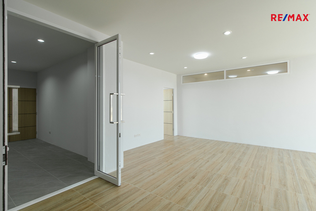 ขายอาคารพาณิชย์สุขุมวิท อโศก ทองหล่อ : ขาย/เช่า ตึกแถวรีโนเวทใหม่ เป็นสำนักงานพร้อมที่อยู่อาศัย ซอยอ่อนนุช70/1, สุขุมวิท77, ประเวศ 57, กรุงเทพ