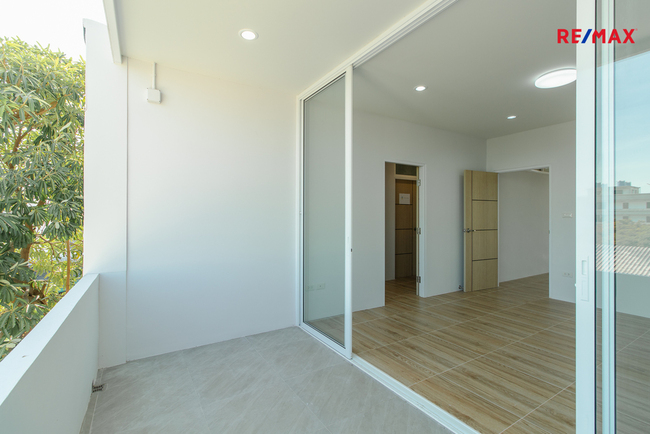 ขายอาคารพาณิชย์สุขุมวิท อโศก ทองหล่อ : ขาย/เช่า ตึกแถวรีโนเวทใหม่ เป็นสำนักงานพร้อมที่อยู่อาศัย ซอยอ่อนนุช70/1, สุขุมวิท77, ประเวศ 57, กรุงเทพ