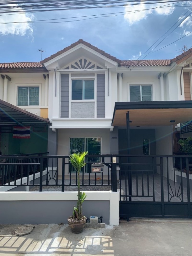 For SaleTownhomePathum Thani,Rangsit, Thammasat : 🔥Sale at promotional price🔥 2-story townhouse, area 21.8 sq m., Pruksa Ville Village, house has 3 bedrooms, 2 bathrooms, Lam Luk Ka District.