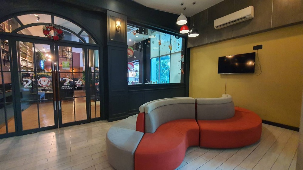 ขายกิจการโรงแรม & กิจการอพาร์ตเมนต์ลาดพร้าว เซ็นทรัลลาดพร้าว : ขายโรงแรม 3 ดาว ใจกลางเมือง ใกล้ 5 แยกลาดพร้าว สวนจตุจักร เซ็นทรัลลาดพร้าว ปัจจุบันเปิดบริการอยู่ ลูกค้าต่างชาติและคนไทย โรงแรมแวดล้อมด้วยออฟฟิศ สำนักงาน ธนาคาร แหล่งชุมชน การเดินทางสะดวก