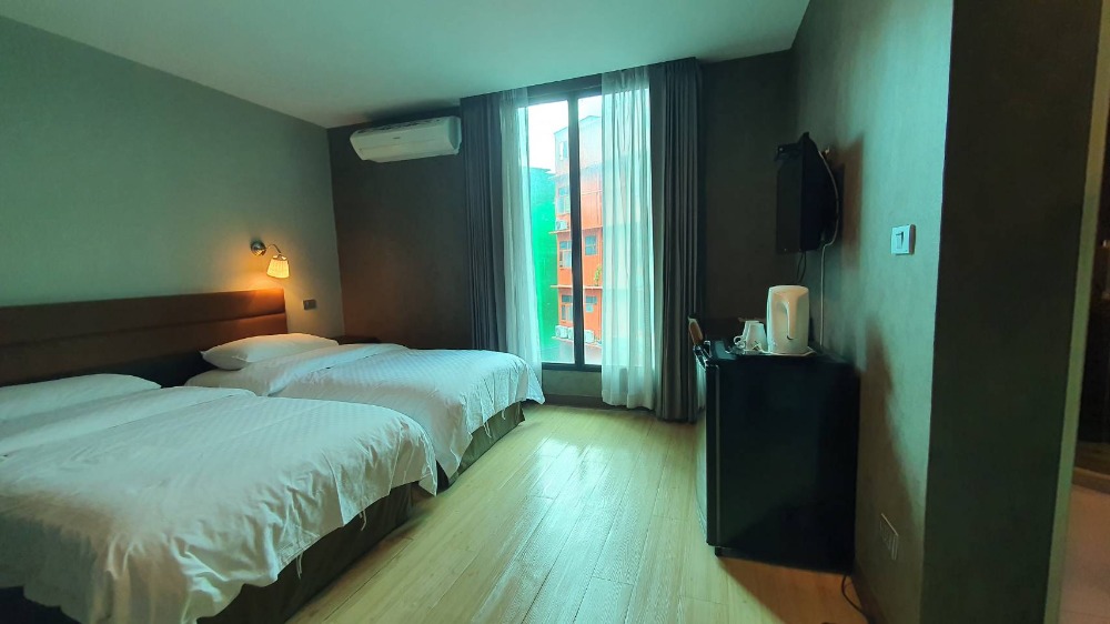 ขายกิจการโรงแรม & กิจการอพาร์ตเมนต์ลาดพร้าว เซ็นทรัลลาดพร้าว : ขายโรงแรม 3 ดาว ใจกลางเมือง ใกล้ 5 แยกลาดพร้าว สวนจตุจักร เซ็นทรัลลาดพร้าว ปัจจุบันเปิดบริการอยู่ ลูกค้าต่างชาติและคนไทย โรงแรมแวดล้อมด้วยออฟฟิศ สำนักงาน ธนาคาร แหล่งชุมชน การเดินทางสะดวก