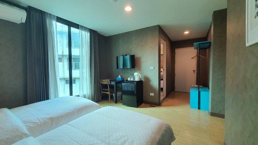 ขายกิจการโรงแรม & กิจการอพาร์ตเมนต์ลาดพร้าว เซ็นทรัลลาดพร้าว : ขายโรงแรม 3 ดาว ใจกลางเมือง ใกล้ 5 แยกลาดพร้าว สวนจตุจักร เซ็นทรัลลาดพร้าว ปัจจุบันเปิดบริการอยู่ ลูกค้าต่างชาติและคนไทย โรงแรมแวดล้อมด้วยออฟฟิศ สำนักงาน ธนาคาร แหล่งชุมชน การเดินทางสะดวก