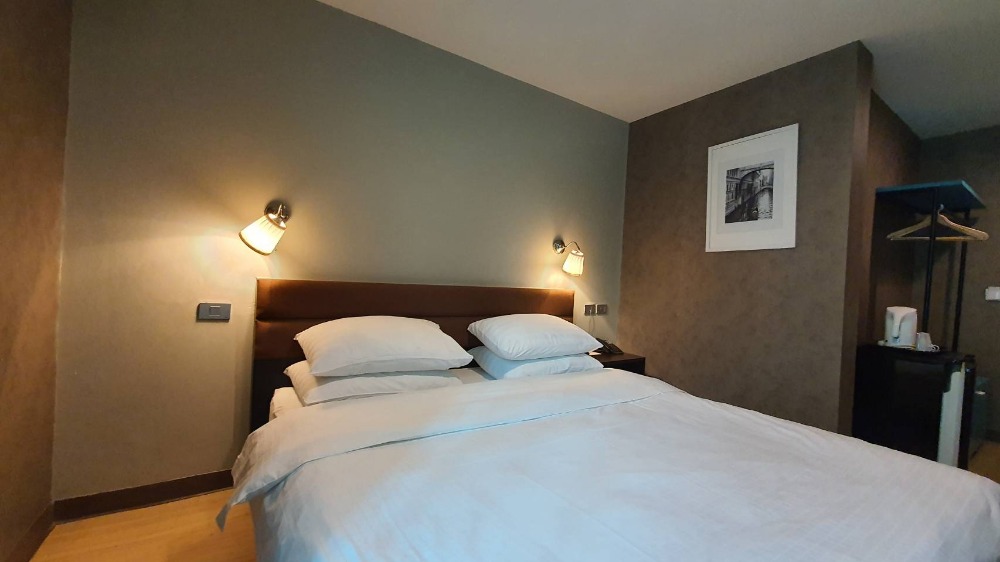 ขายกิจการโรงแรม & กิจการอพาร์ตเมนต์ลาดพร้าว เซ็นทรัลลาดพร้าว : ขายโรงแรม 3 ดาว ใจกลางเมือง ใกล้ 5 แยกลาดพร้าว สวนจตุจักร เซ็นทรัลลาดพร้าว ปัจจุบันเปิดบริการอยู่ ลูกค้าต่างชาติและคนไทย โรงแรมแวดล้อมด้วยออฟฟิศ สำนักงาน ธนาคาร แหล่งชุมชน การเดินทางสะดวก