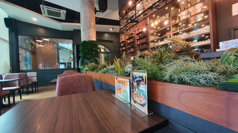 ขายกิจการโรงแรม & กิจการอพาร์ตเมนต์ลาดพร้าว เซ็นทรัลลาดพร้าว : ขายโรงแรม 3 ดาว ใจกลางเมือง ใกล้ 5 แยกลาดพร้าว สวนจตุจักร เซ็นทรัลลาดพร้าว ปัจจุบันเปิดบริการอยู่ ลูกค้าต่างชาติและคนไทย โรงแรมแวดล้อมด้วยออฟฟิศ สำนักงาน ธนาคาร แหล่งชุมชน การเดินทางสะดวก