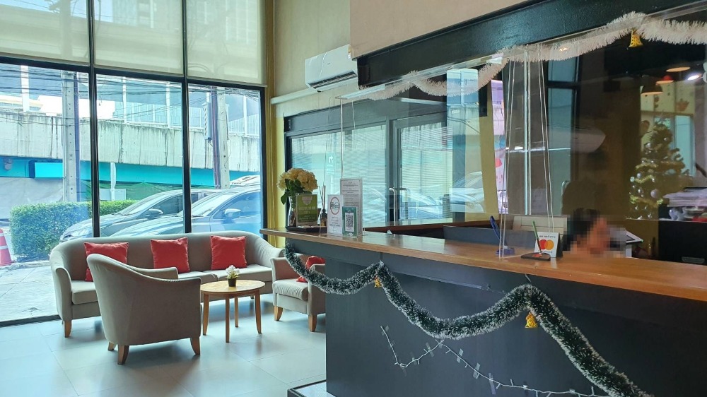 ขายกิจการโรงแรม & กิจการอพาร์ตเมนต์ลาดพร้าว เซ็นทรัลลาดพร้าว : ขายโรงแรม 3 ดาว ใจกลางเมือง ใกล้ 5 แยกลาดพร้าว สวนจตุจักร เซ็นทรัลลาดพร้าว ปัจจุบันเปิดบริการอยู่ ลูกค้าต่างชาติและคนไทย โรงแรมแวดล้อมด้วยออฟฟิศ สำนักงาน ธนาคาร แหล่งชุมชน การเดินทางสะดวก