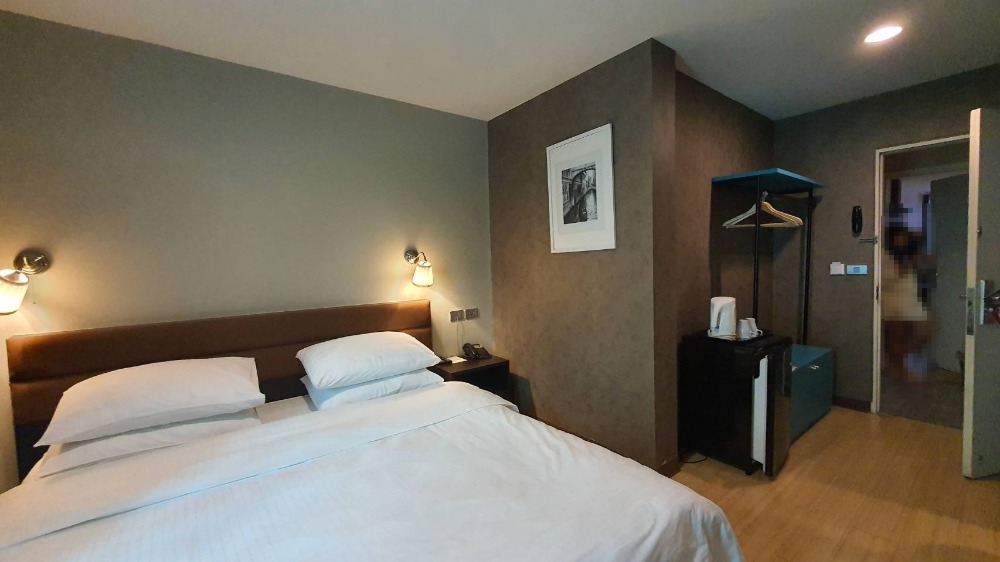 ขายกิจการโรงแรม & กิจการอพาร์ตเมนต์ลาดพร้าว เซ็นทรัลลาดพร้าว : ขายโรงแรม 3 ดาว ใจกลางเมือง ใกล้ 5 แยกลาดพร้าว สวนจตุจักร เซ็นทรัลลาดพร้าว ปัจจุบันเปิดบริการอยู่ ลูกค้าต่างชาติและคนไทย โรงแรมแวดล้อมด้วยออฟฟิศ สำนักงาน ธนาคาร แหล่งชุมชน การเดินทางสะดวก