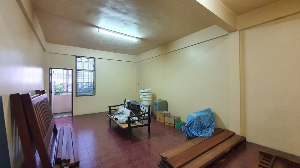 For SaleShop HouseSamut Prakan,Samrong : Commercial building for sale, 4 floors + rooftop, next to Sukhumvit Road. Near Wat Trai Samakkhi Erawan Museum, BTS Pu Chao, Kanchanaphisek Road, Industrial Ring Road, Bangna, Rama 2, building suitable for an office. Online distribution center or doing bu