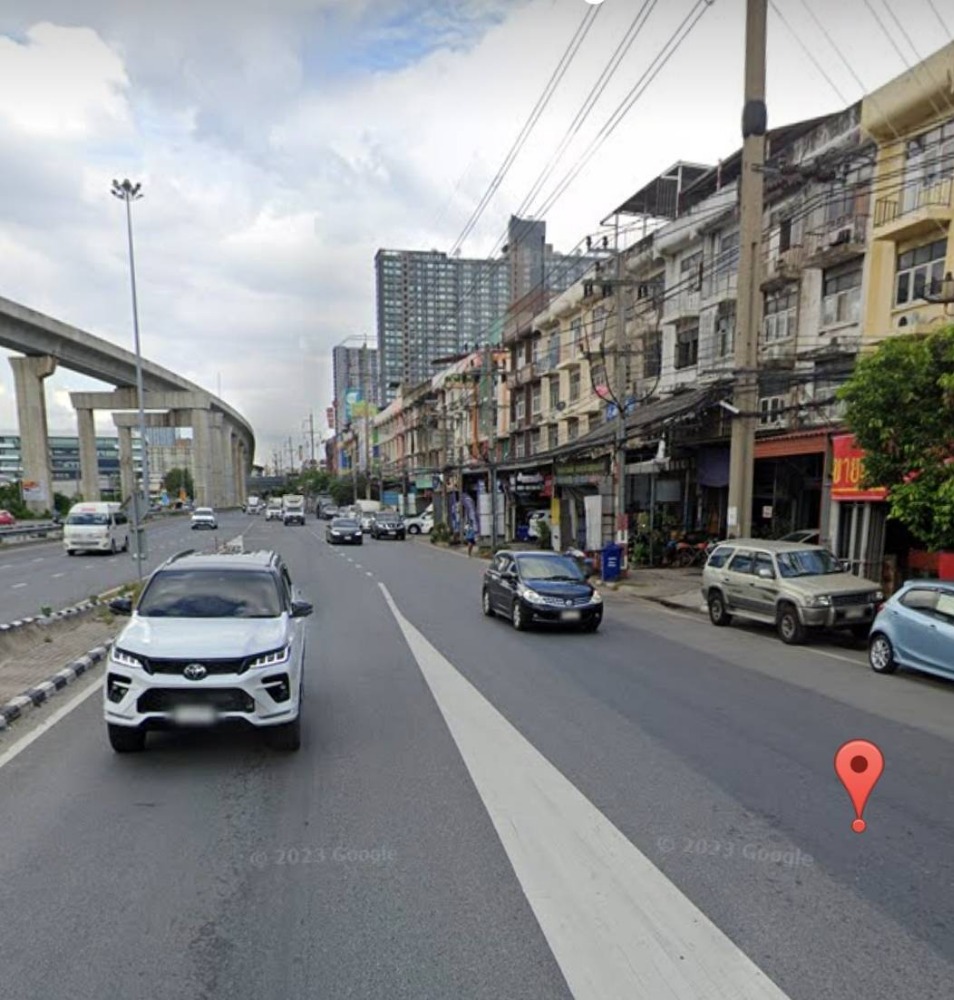 For SaleShop HouseSamut Prakan,Samrong : Commercial building for sale, 4 floors + rooftop, next to Sukhumvit Road. Near Wat Trai Samakkhi Erawan Museum, BTS Pu Chao, Kanchanaphisek Road, Industrial Ring Road, Bangna, Rama 2, building suitable for an office. Online distribution center or doing bu