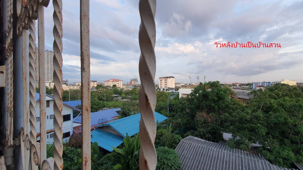 For SaleShop HouseSamut Prakan,Samrong : Commercial building for sale, 4 floors + rooftop, next to Sukhumvit Road. Near Wat Trai Samakkhi Erawan Museum, BTS Pu Chao, Kanchanaphisek Road, Industrial Ring Road, Bangna, Rama 2, building suitable for an office. Online distribution center or doing bu