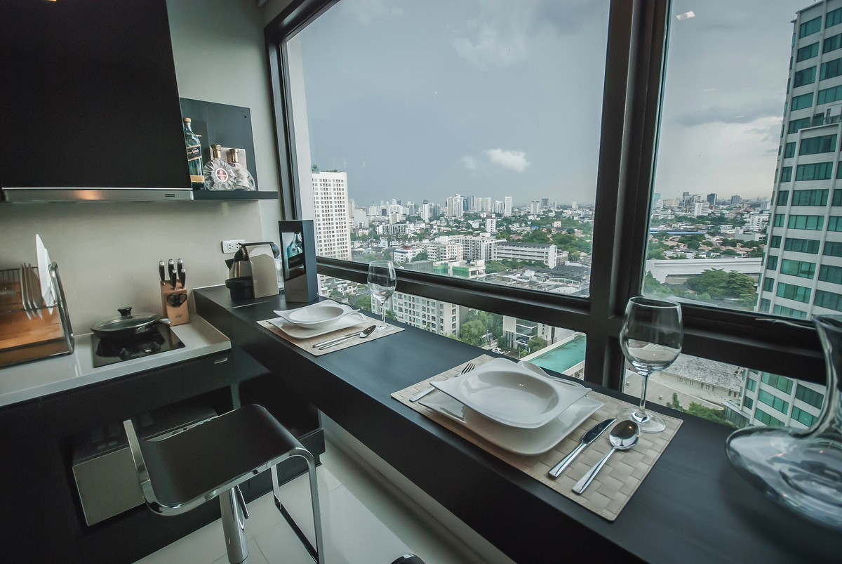 For RentCondoOnnut, Udomsuk : (for rent) RHYTHM Sukhumvit 44/1 next to BTS Phra Khanong